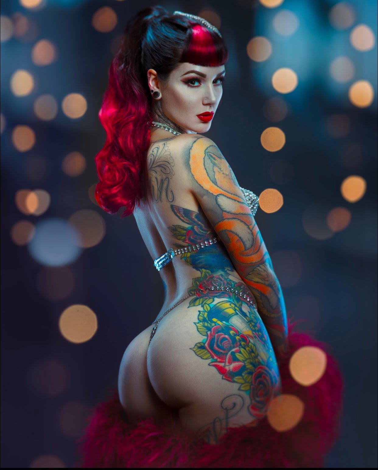 Nude cervena fox Mike White